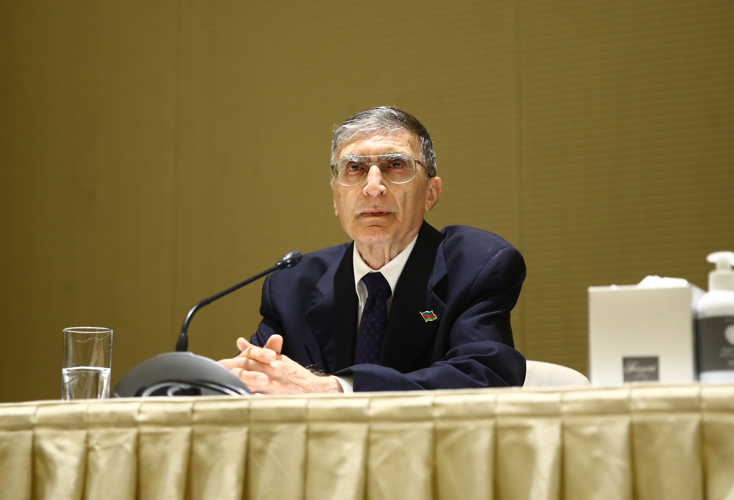 'Sava� meydan�nda kazand���n�z� bar�� masas�nda kaybetmeyin'