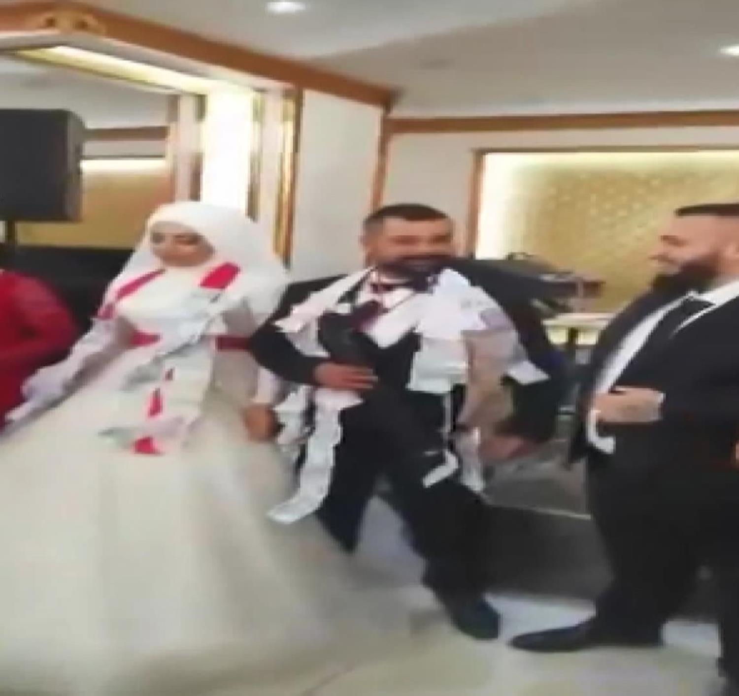 Ak�lalmaz d���n hediyesi! Damada pompal� t�fek takt�lar