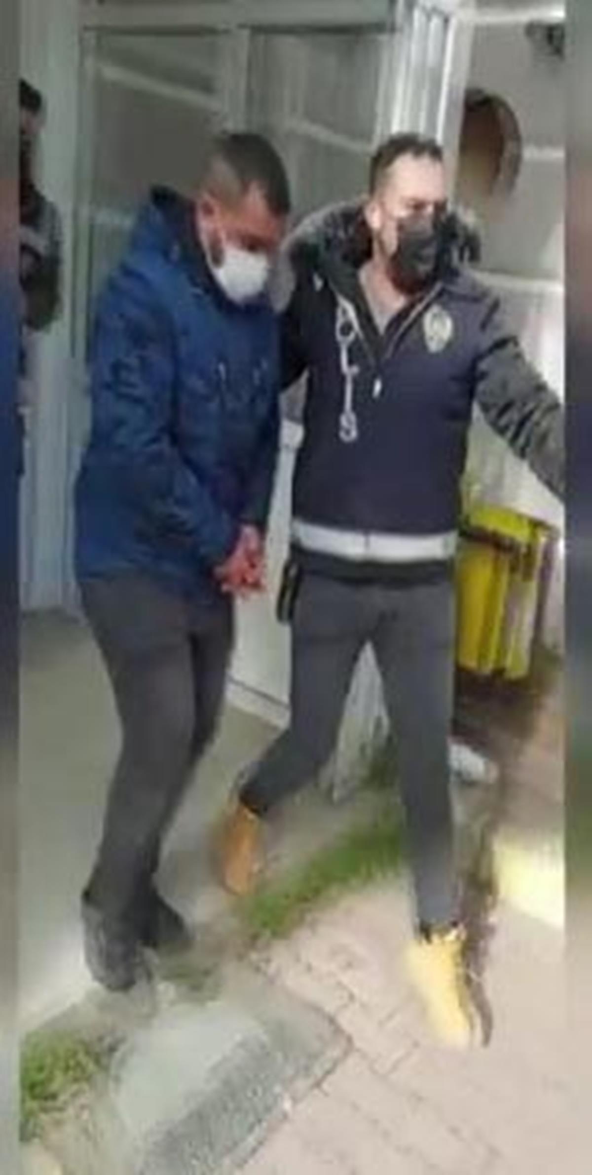 D���nde hediye olarak 'pompal� t�fek' takan ki�i ve damat g�zalt�na al�nd�: T�fe�e el konuldu