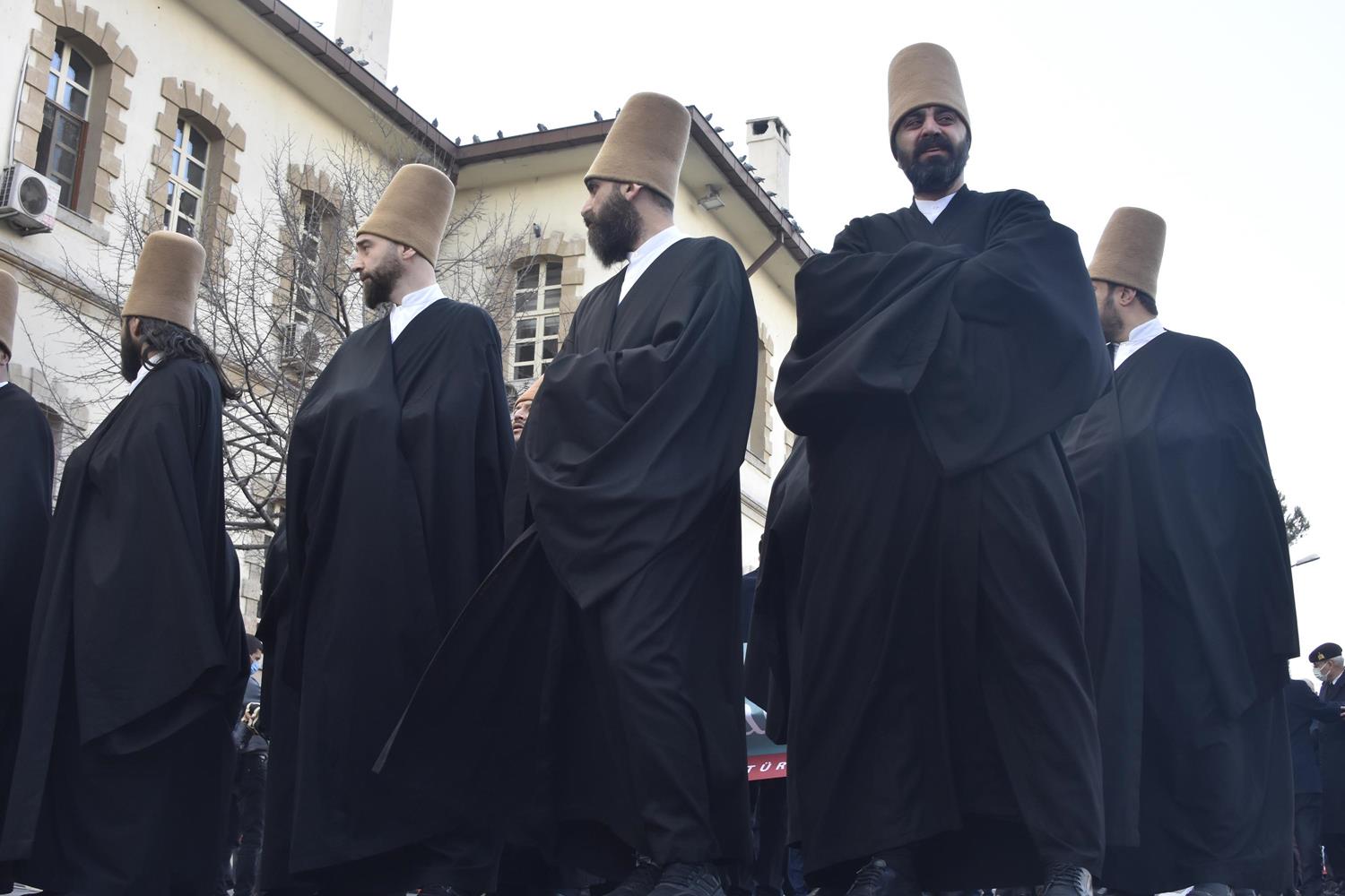 Mevlana'y� anma t�renleri '�rfan Vakti' y�r�y���yle ba�lad�