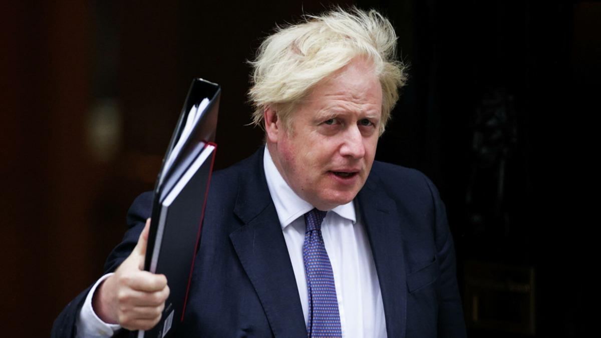 Johnson' istifaya ardlar! zr diledi: Ben iime devam edeceim