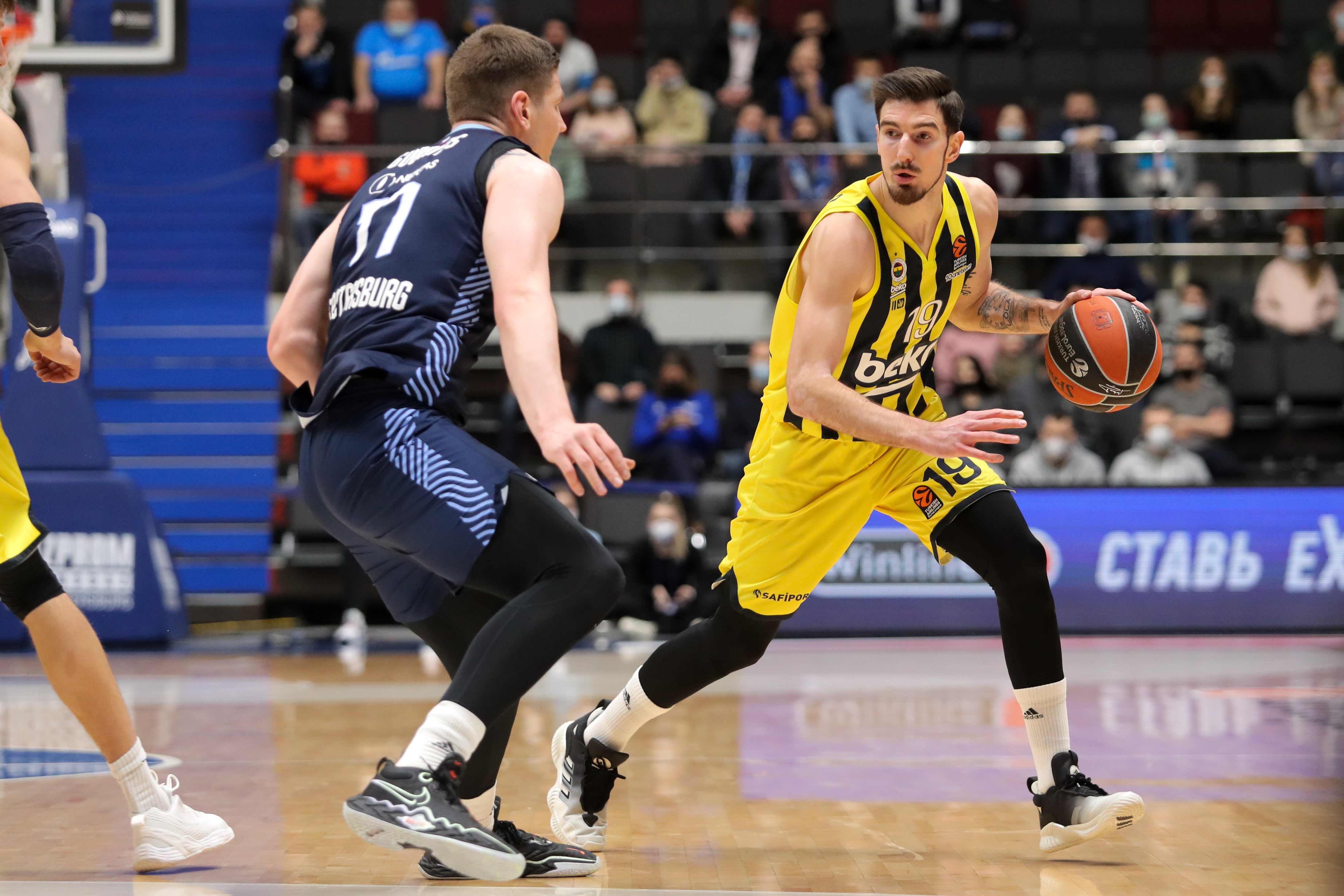 Fenerbah�e Beko, deplasmanda Zenit'i 86-80 ile ge�ti