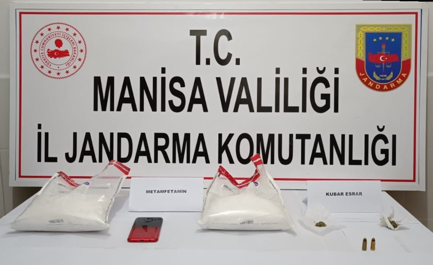 Otomobilde 1,5 kilogram metamfetamin yakaland�