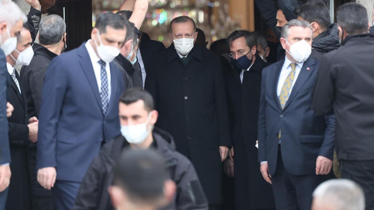 Cumhurbakan Erdoan cuma namazn Bezmialem Valide Sultan Camii'inde kld