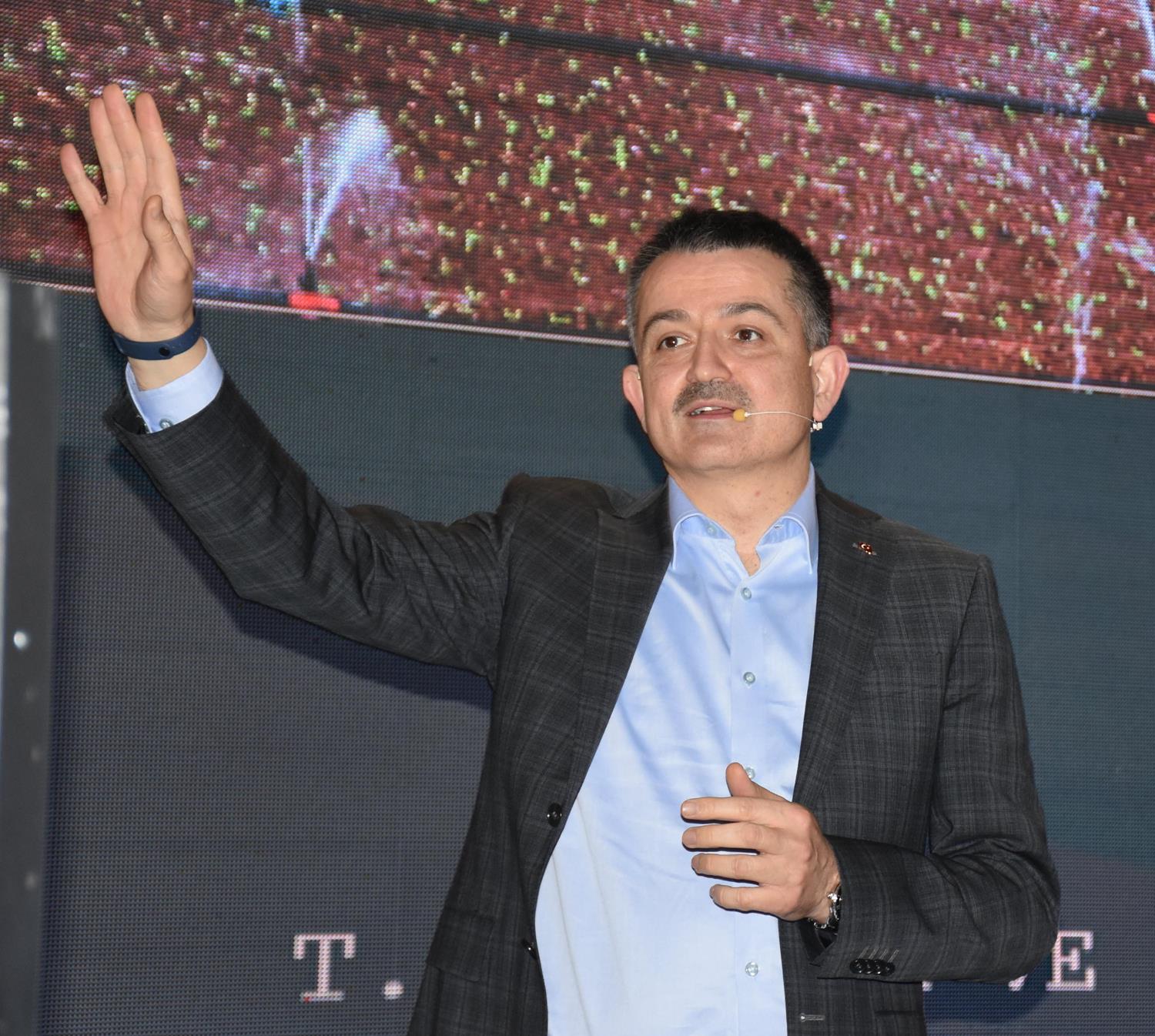 Bakan Pakdemirli'den sevindiren haber! �n�m�zdeki y�l maskeden kurtuluyoruz