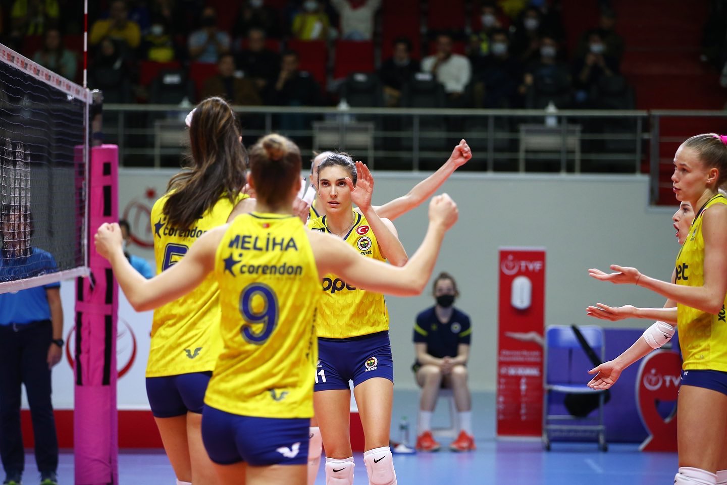 Fenerbah�e Opet evinde rahat kazand�