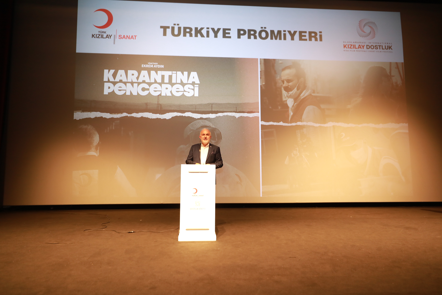 K�z�lay g�n�ll�lerinin 'Karantina Penceresi' filminin ilk g�sterimi �stanbul'da yap�ld�