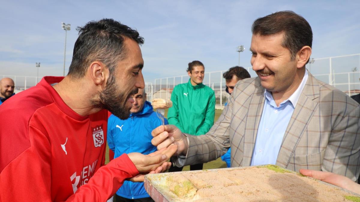 Vali Salih Ayhan'dan Sivasspor'a ziyaret