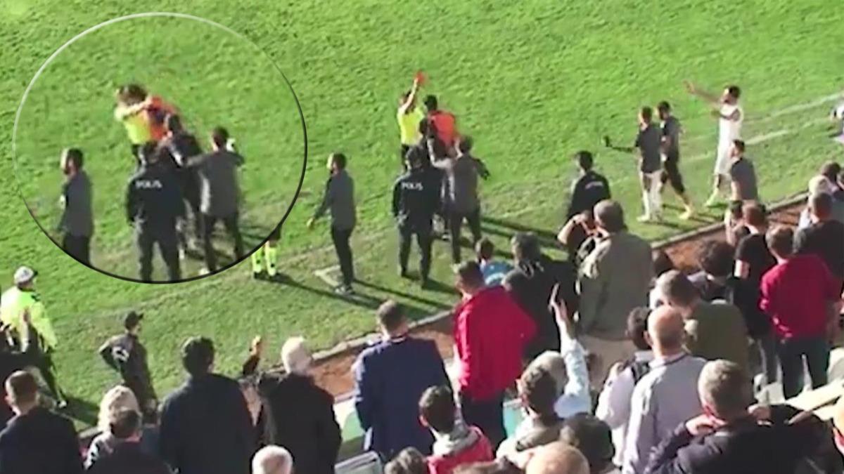 Ma� tatil edildi! K�rm�z� kart g�ren oyuncu hakeme kafa att�