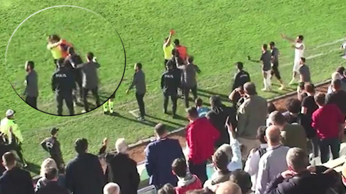 K�rm�z� kart g�ren oyuncu hakeme kafa att�