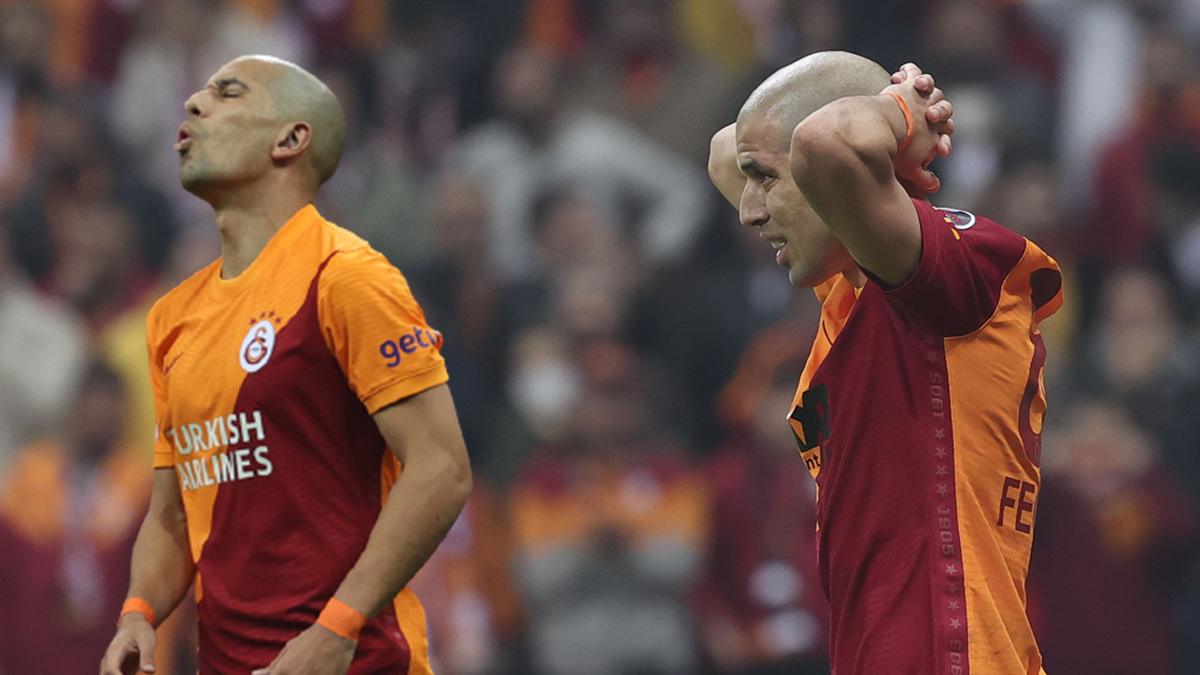 Galatasaray'da Sofiane Feghouli depremi! Ortal�k y�k�ld�