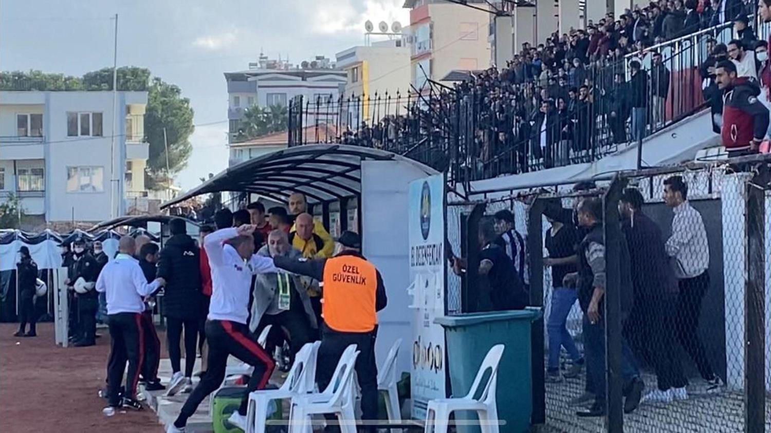 Nazilli Belediyespor - Eski�ehirspor ma�� sonunda kavga ��kt�