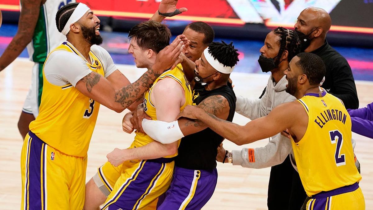 Los Angeles Lakers, Dallas Mavericks'i son saniye basketleriyle ykt
