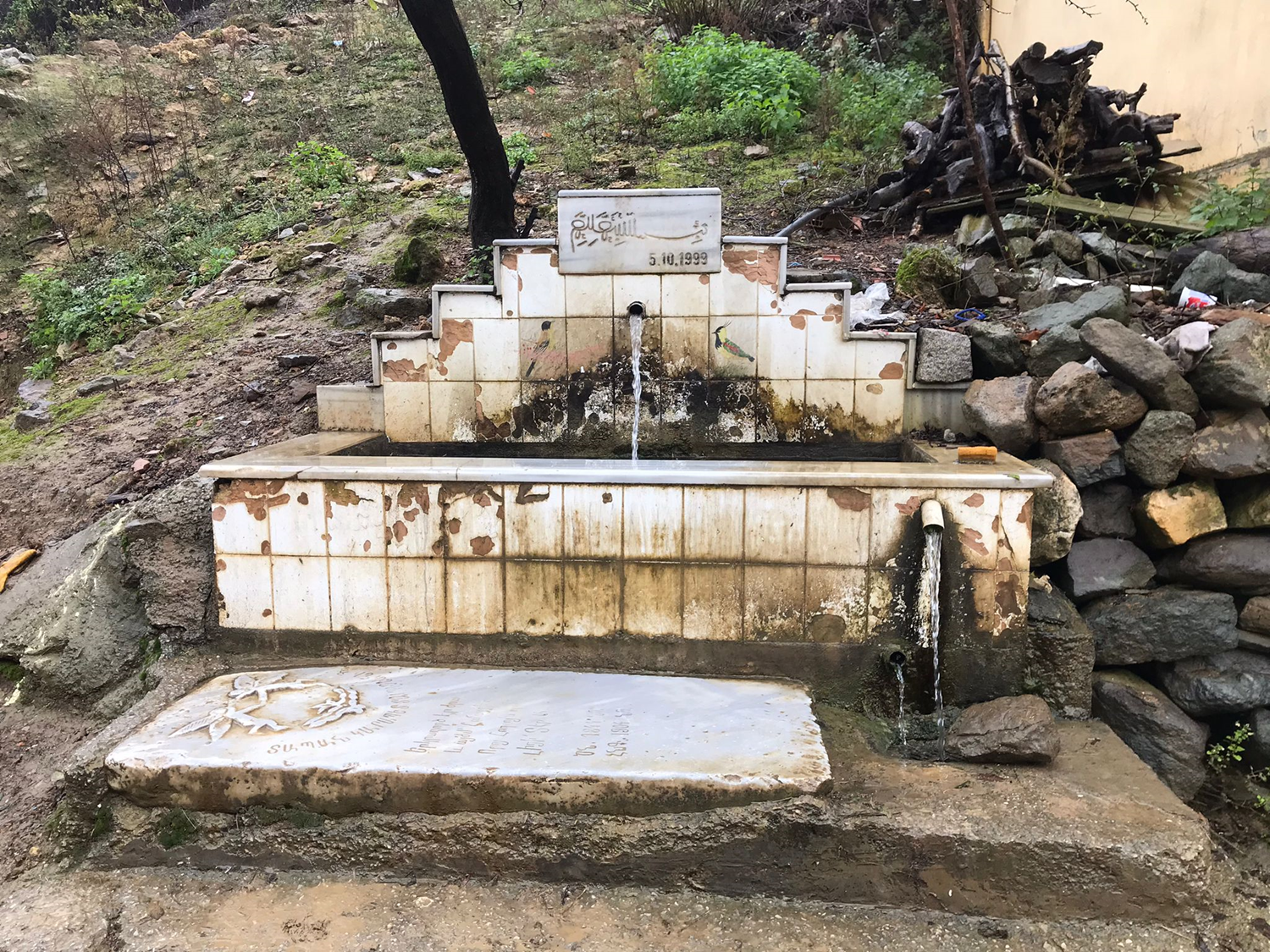 �e�me �n�nde basamak olarak kullan�lan tarihi mezar ta�� m�zeye g�t�r�ld�