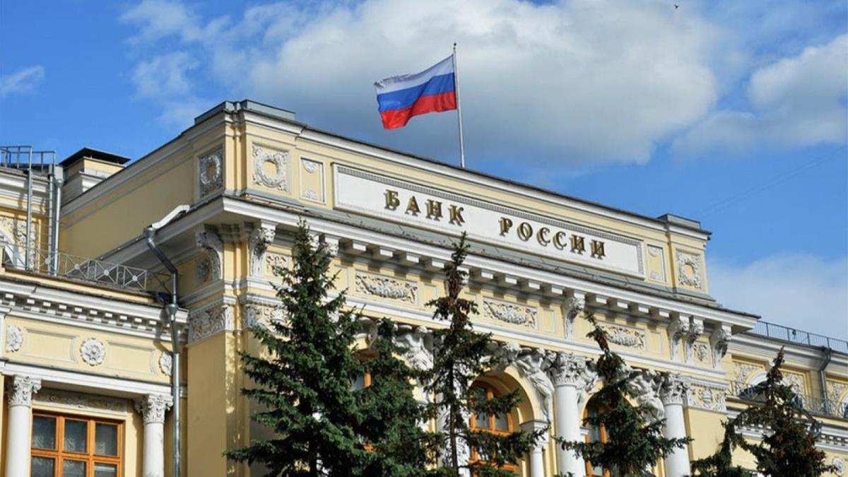 Rusya Merkez Bankas, politika faizini 100 baz puan artrd
