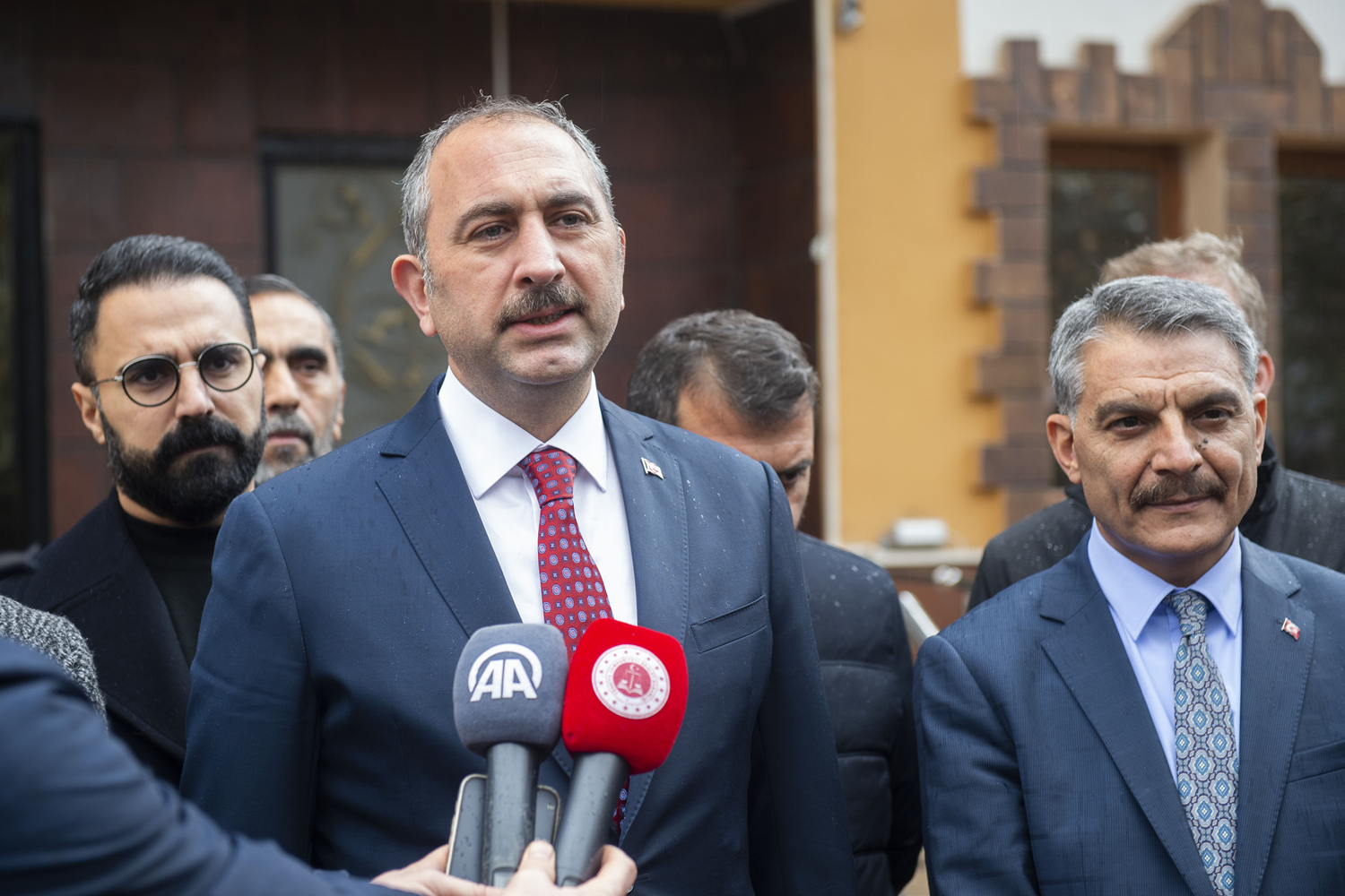 Bakan G�l: Fiyat art���ndan kaynaklanan t�m olumsuzluklar� giderece�iz