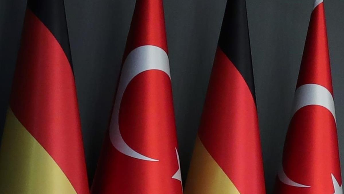 Almanya'da yeni dnem! Trkiye ile ilikiler nasl olacak?