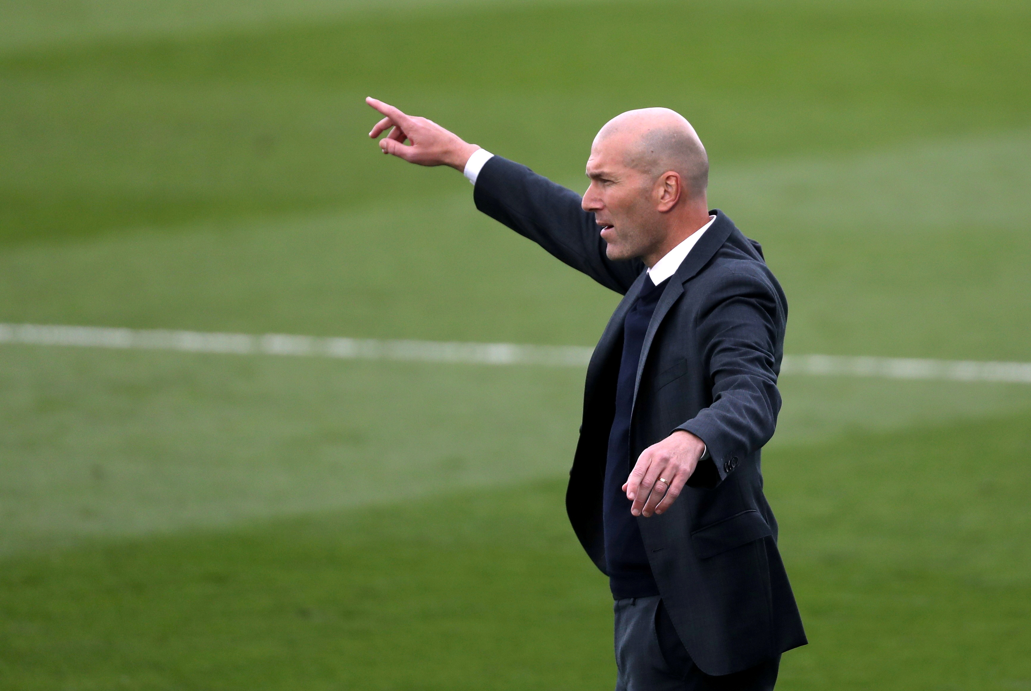 PSG'den Zinedine Zidane a��klamas�: Hi�bir zaman g�r��medik