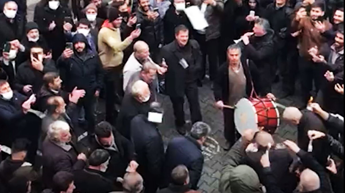 Malatyal� esnaf dolar�n d�����n� halaylarla kutlad�