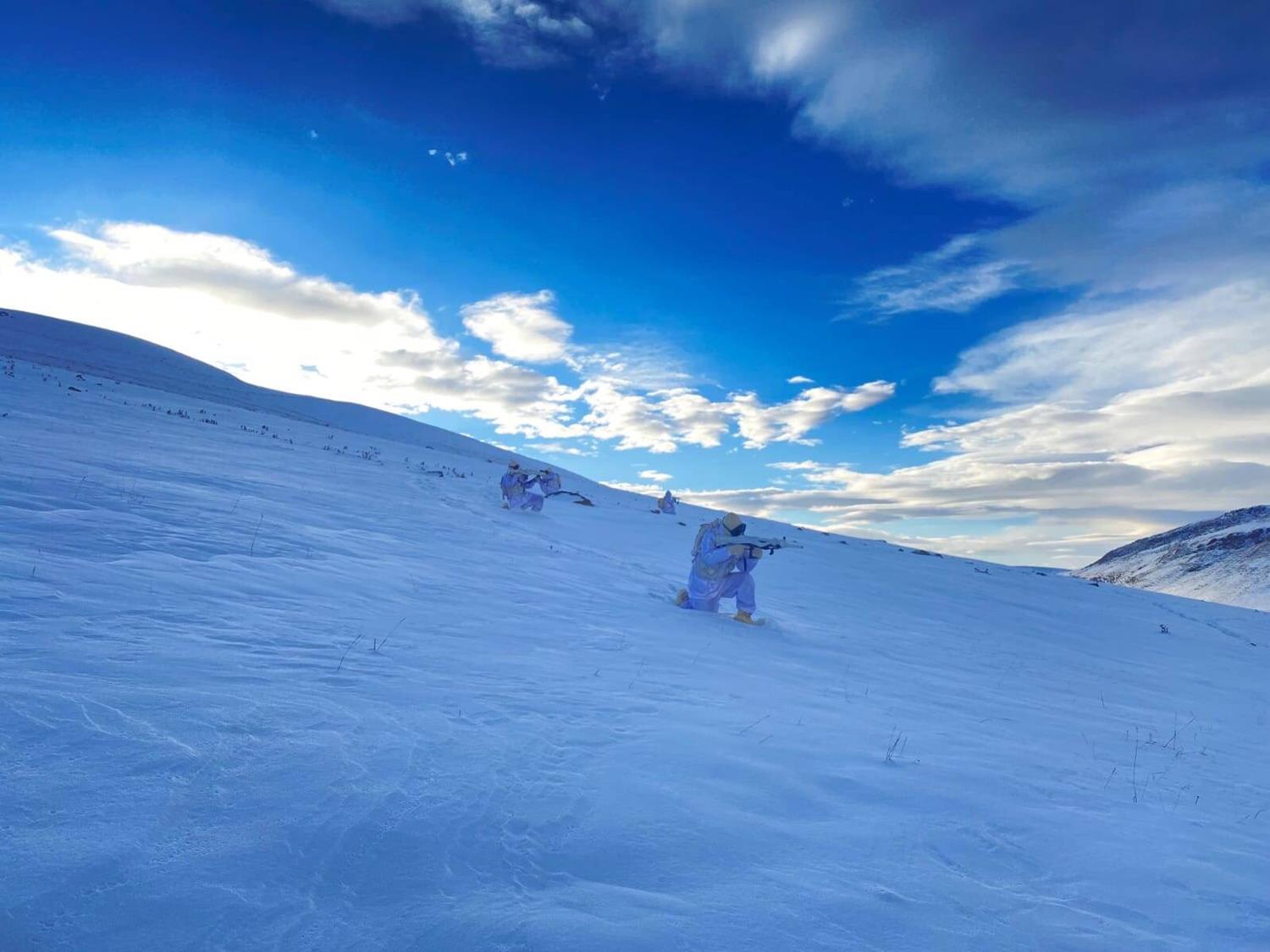 Mehmet�ik'ten zorlu k�� �artlar�nda ke�if ve g�zetleme