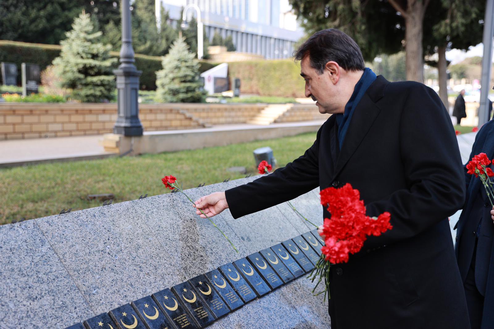 Bakan D�nmez Bak�'de �ehitlikleri ziyaret etti