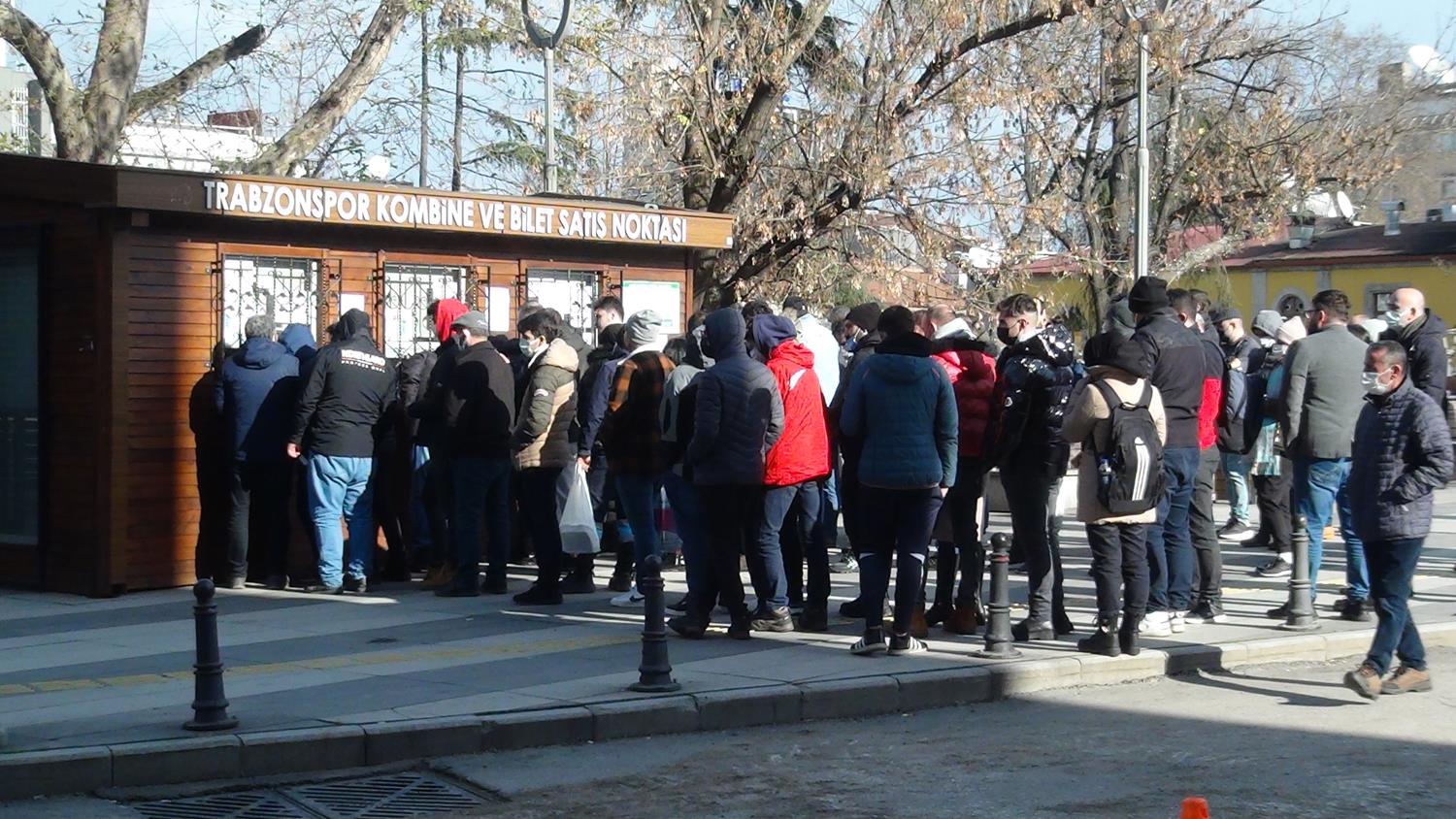 Trabzonspor - Ba�ak�ehir ma��n�n biletlerine yo�un ilgi