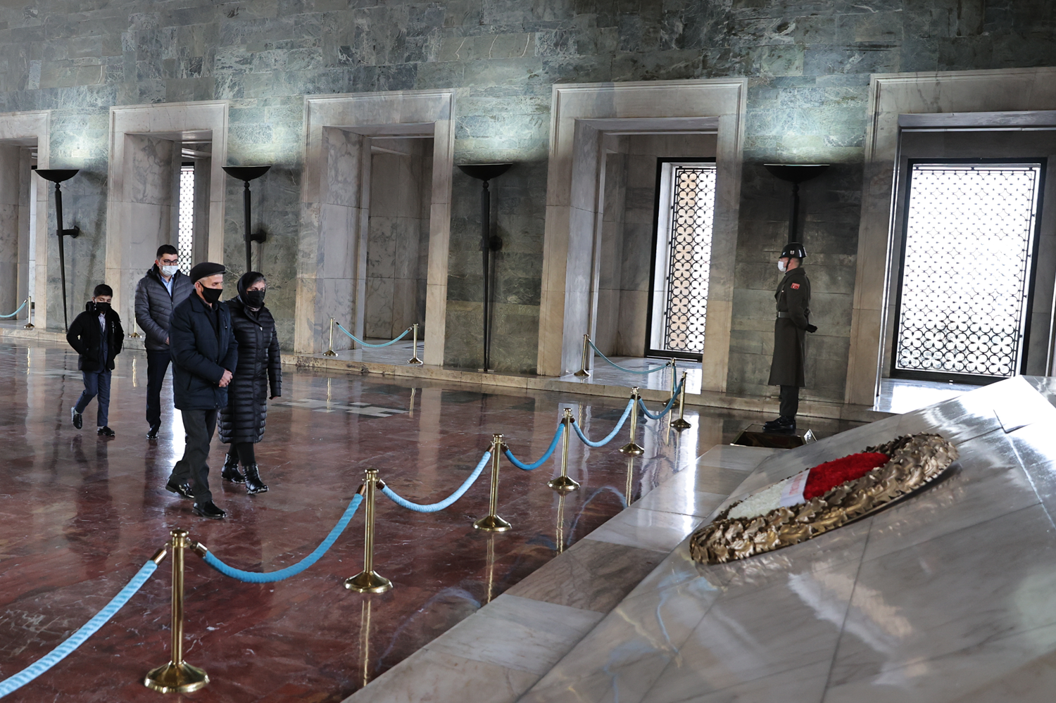 Azerbaycanl� �ehidin ailesinden An�tkabir'e ziyaret