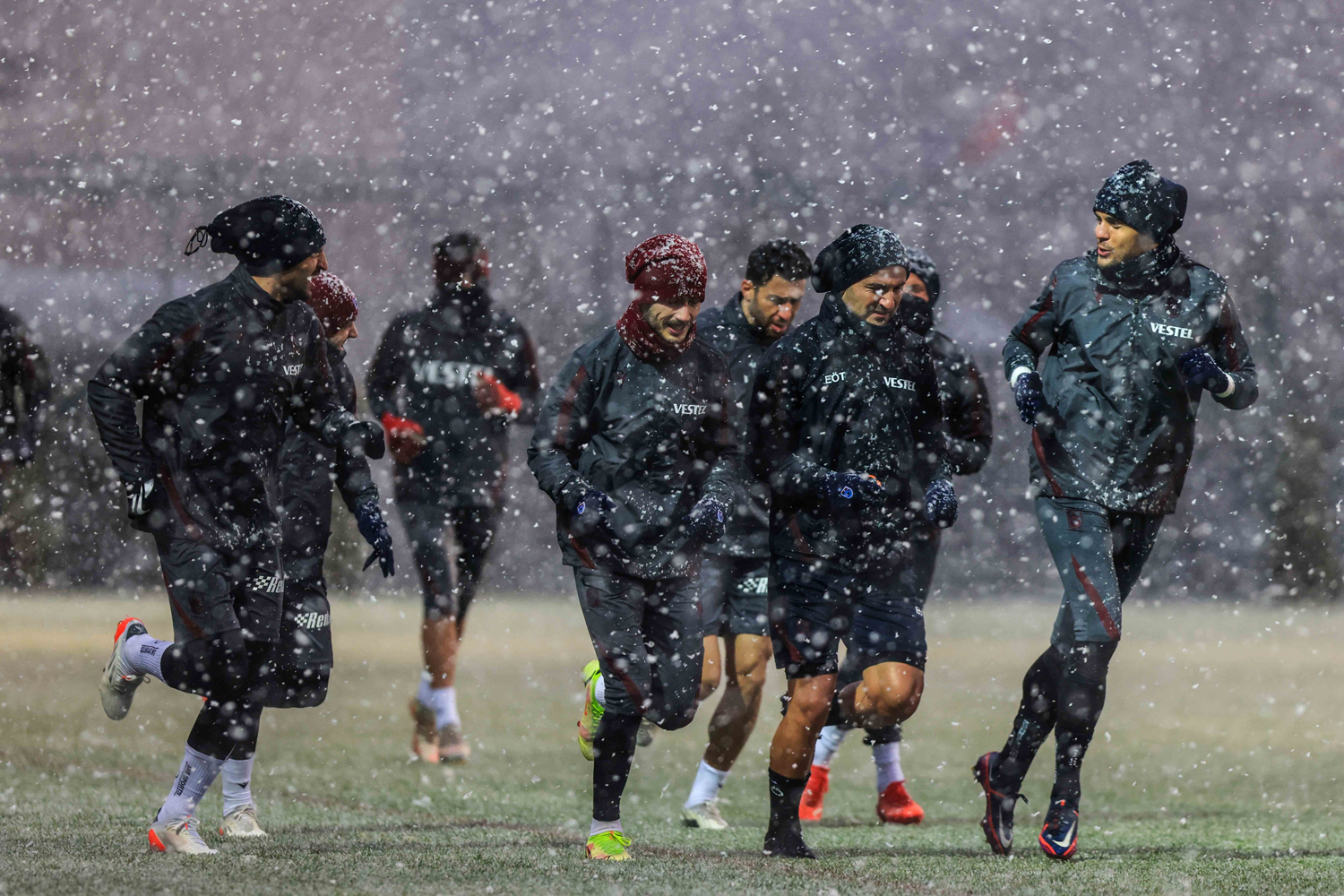 Trabzonspor evinde 6'da 6 pe�inde
