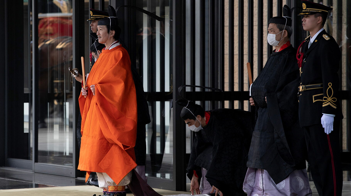Japonya, imparatorluk taht�n�n istikrar� i�in ��z�m ar�yor