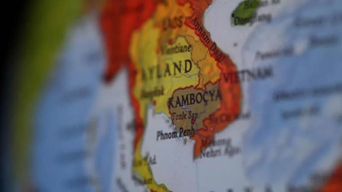 Kamboya'da iktidar partisi, Babakan Hun Sen'in olunu gelecekteki lider olarak onaylad