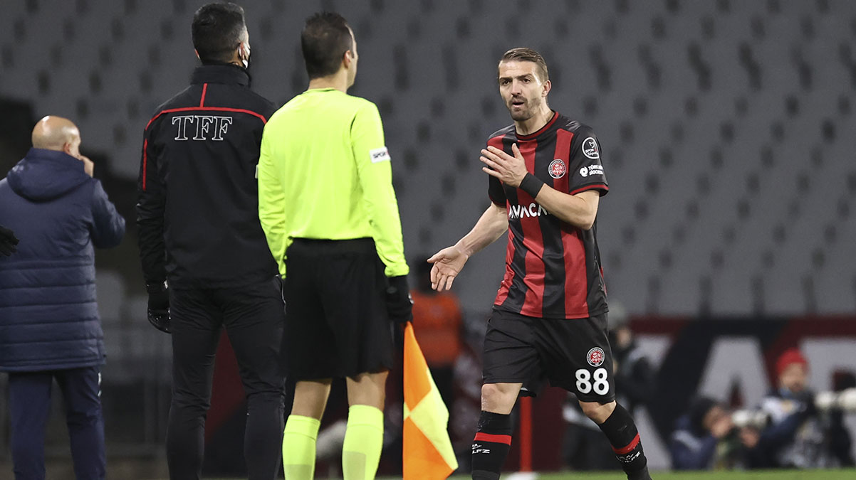 Caner Erkin'den �a��rtan hareket