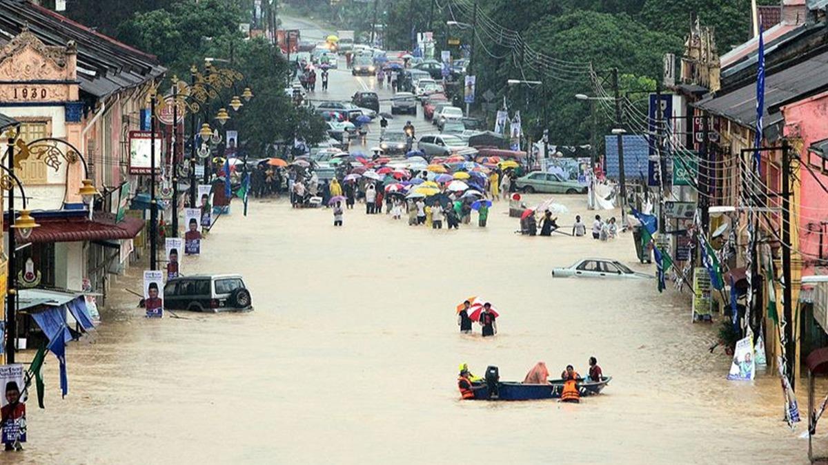 Malezya'daki sel felaketinde lenlerin says 47'ye kt 