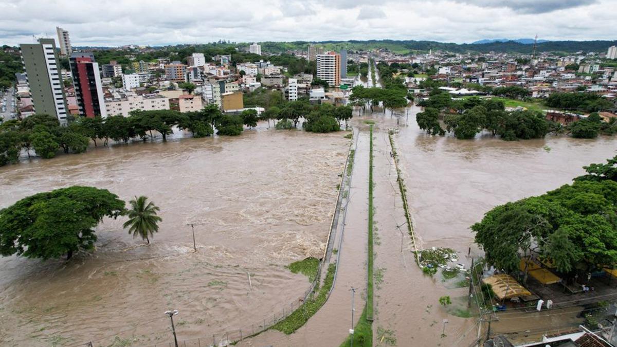 Brezilya'da sel felaketi: Onlarca kent sular altnda, l says 18'e kt 