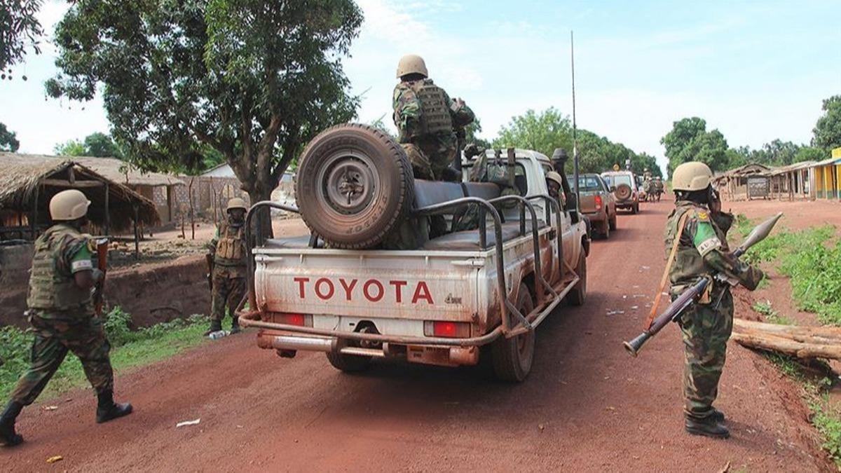Burkina Faso'da atma! 10 askerden haber alnamyor