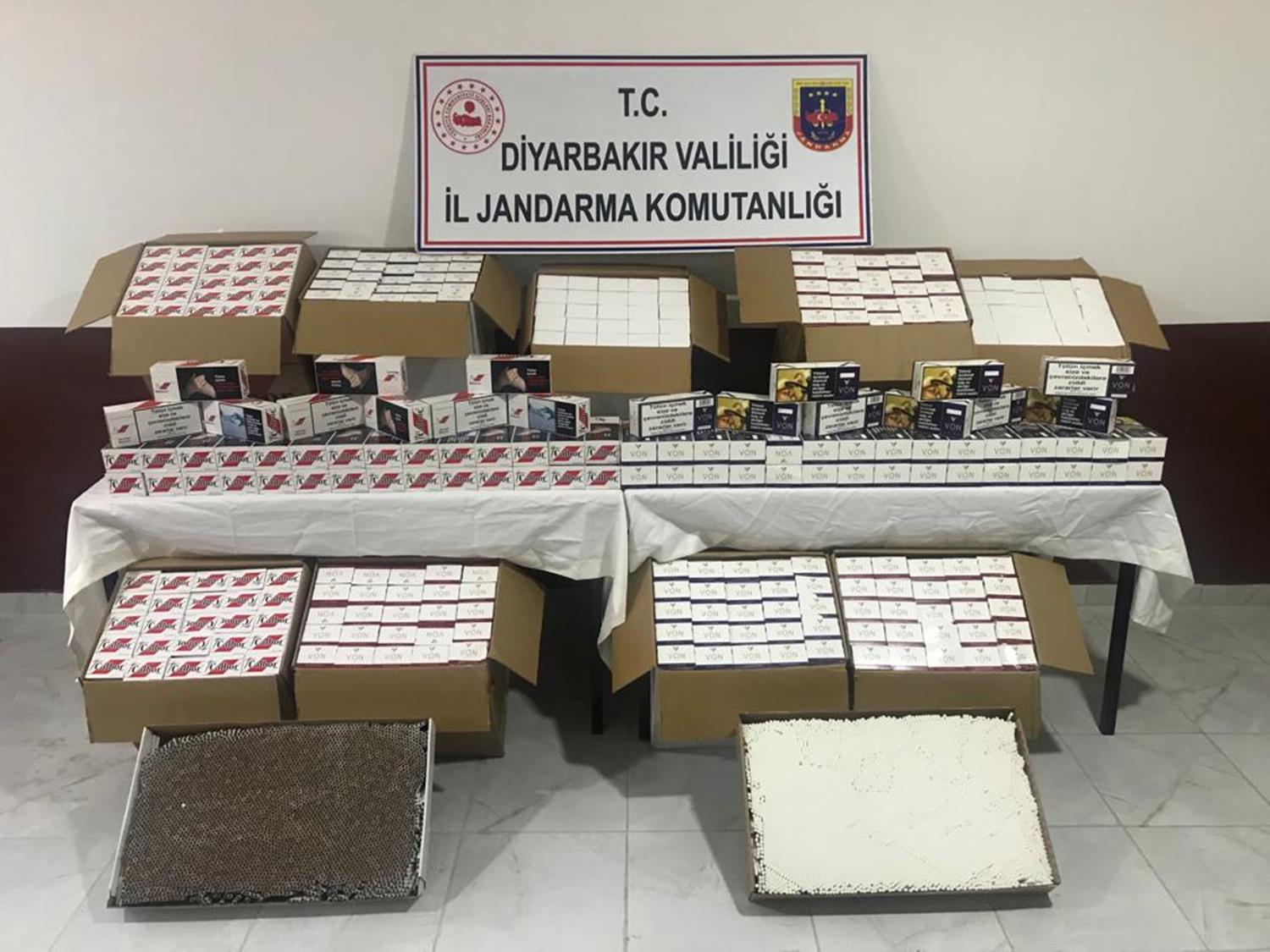 Diyarbak�r'da jandarma 130 bin ka�ak makaron yakalad�