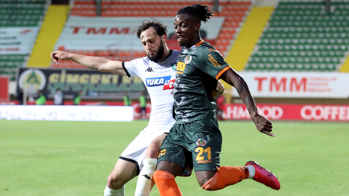 Alanyaspor'un eski sol beki G�ztepe yolunda
