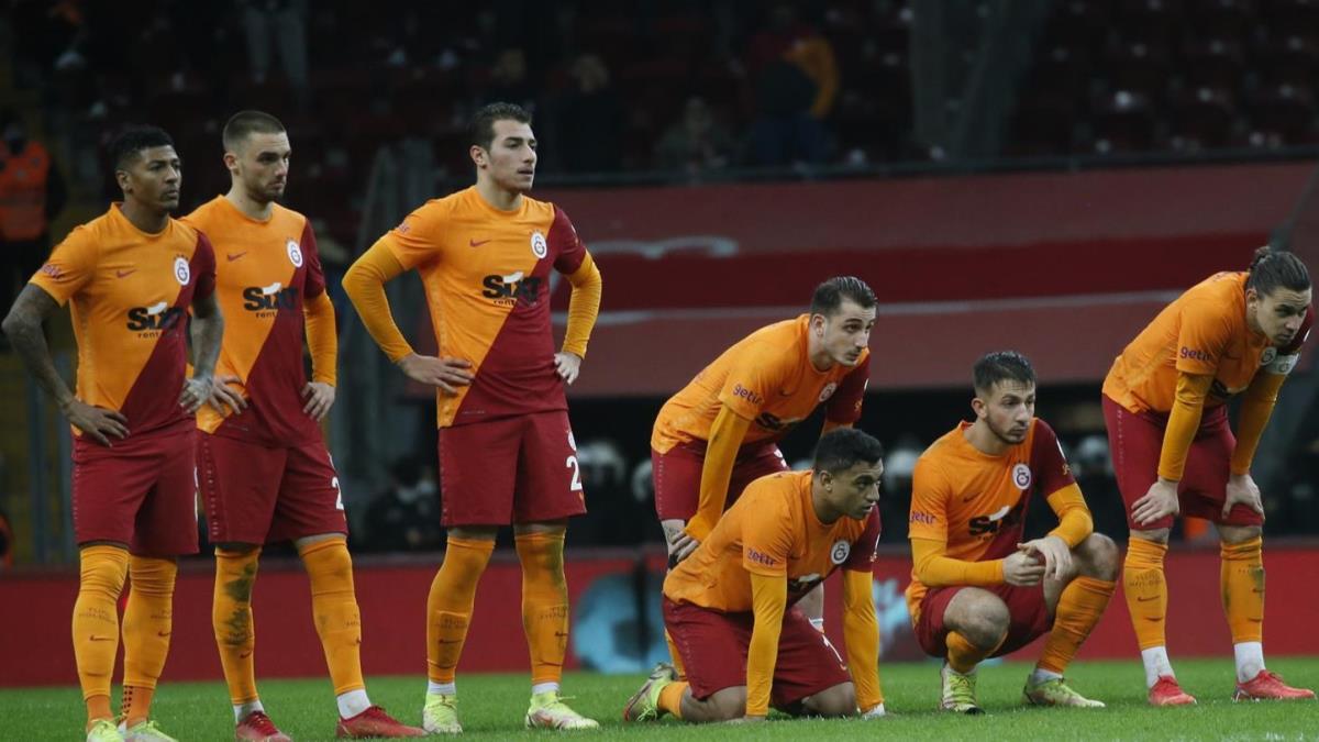 Denizlispor'a elenen Galatasaray'da camia kart