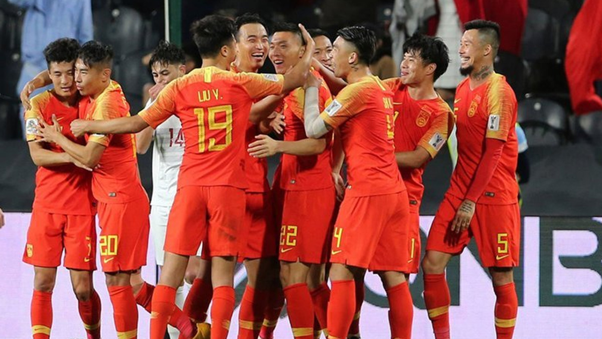 �in, milli tak�mda oynayan futbolcular�na d�vme yasa�� getirdi