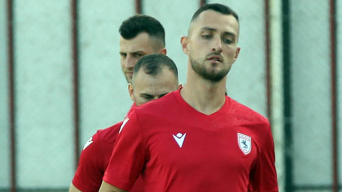 Menemenspor'a Arnavut golc� geliyor
