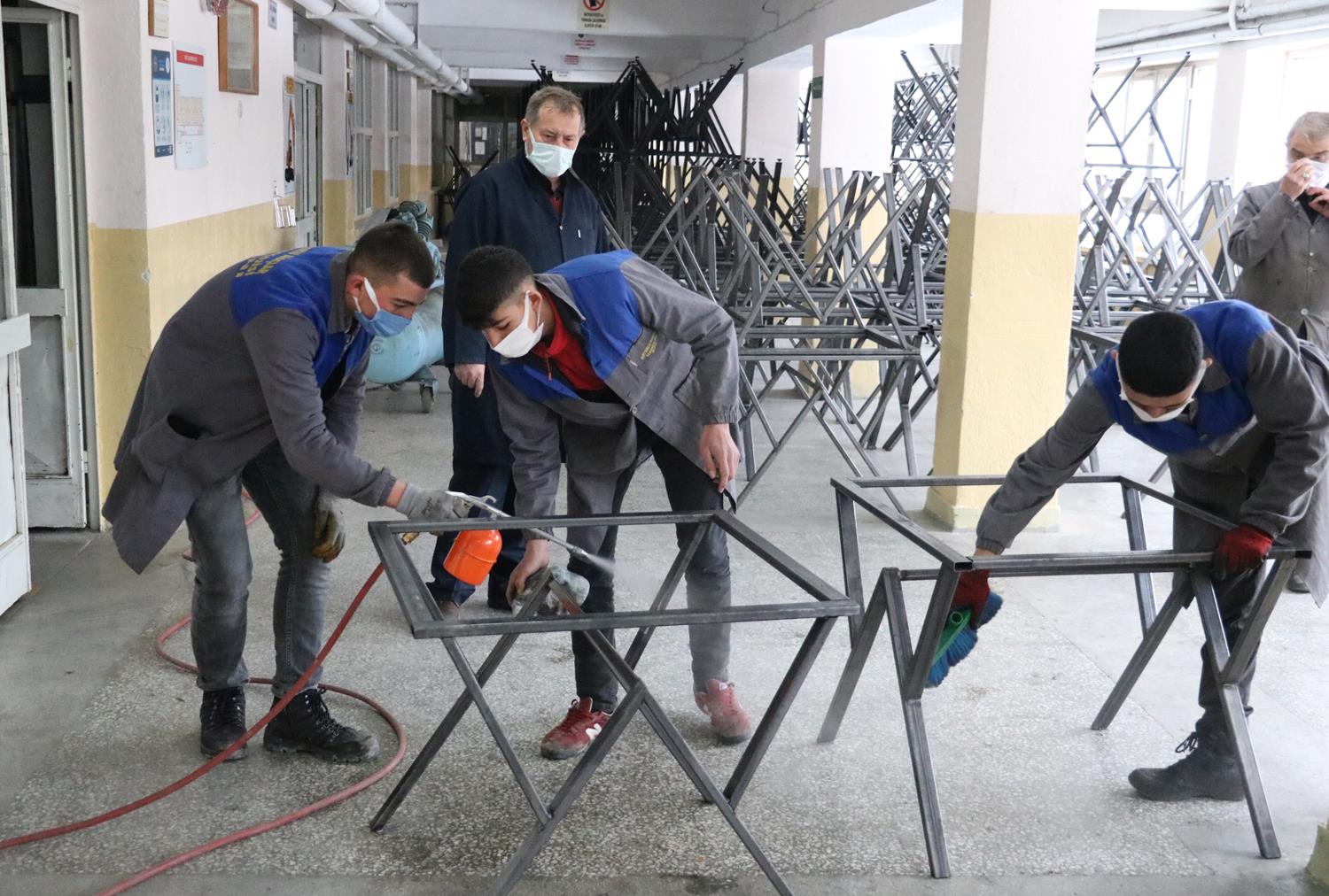 ��renciler hem ��reniyor hem de har�l�klar�n� ��kar�yor