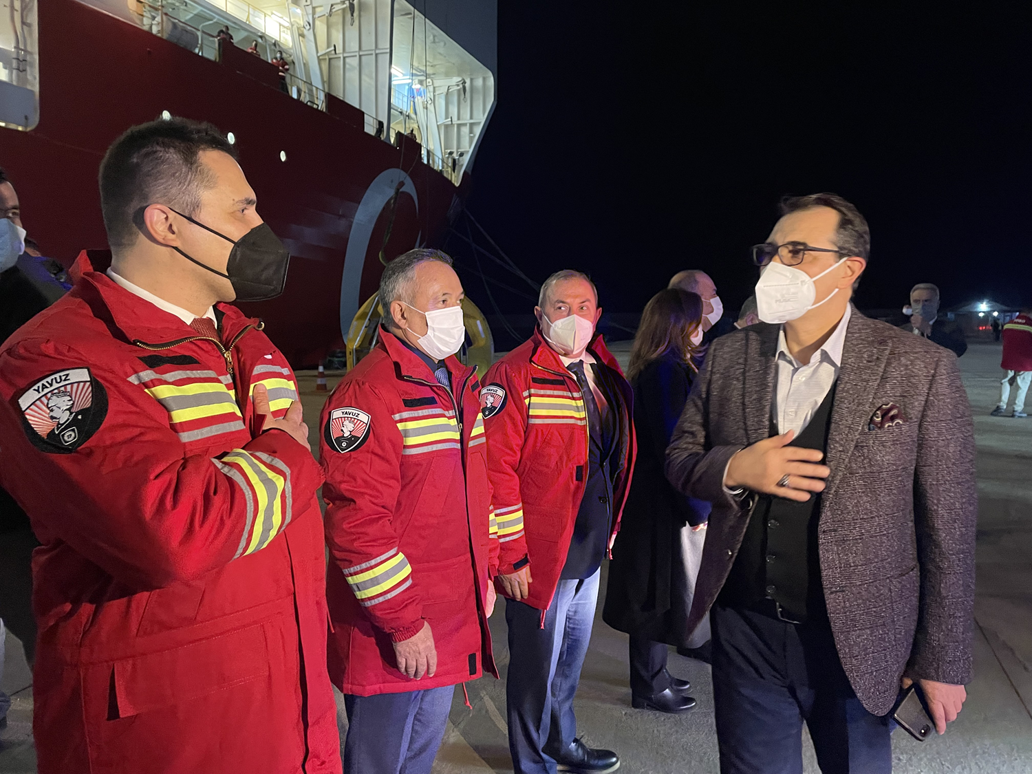 Bakan D�nmez Yavuz sondaj gemisinde!