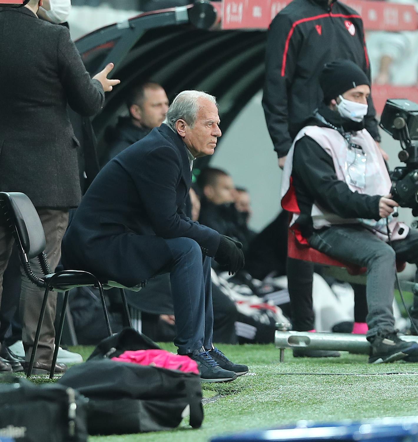 Mustafa Denizli: Zorluklar�n �stesinden mutlaka gelece�iz