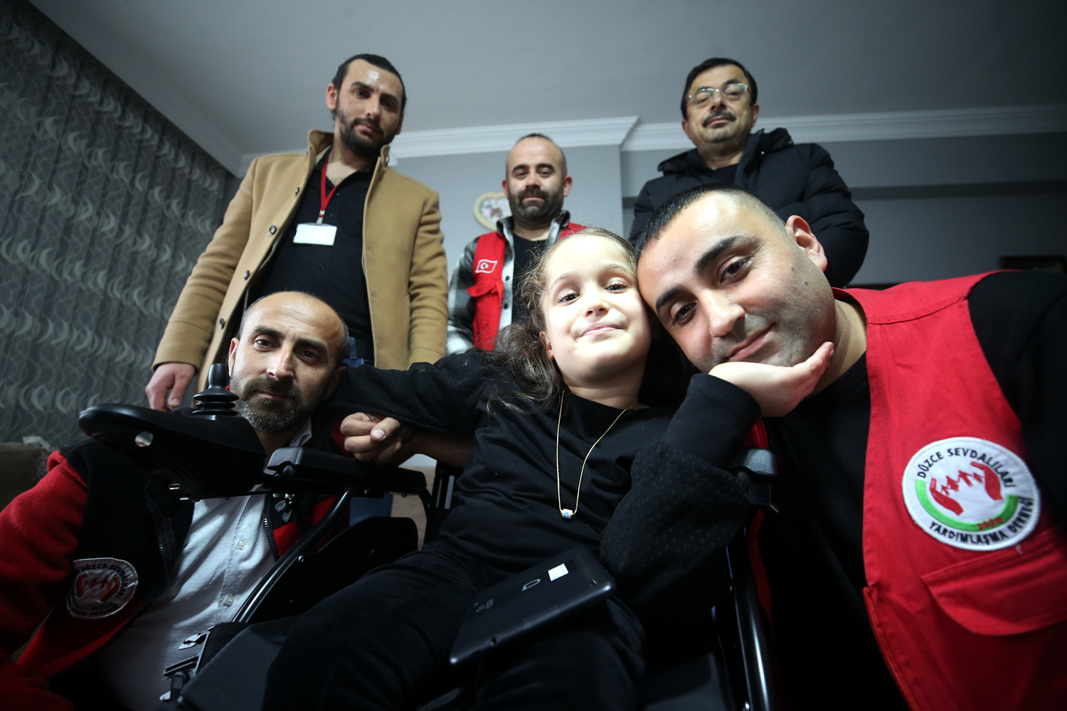 9 ya��ndaki do�u�tan engelli Senanur'�n hayali ger�ek oldu