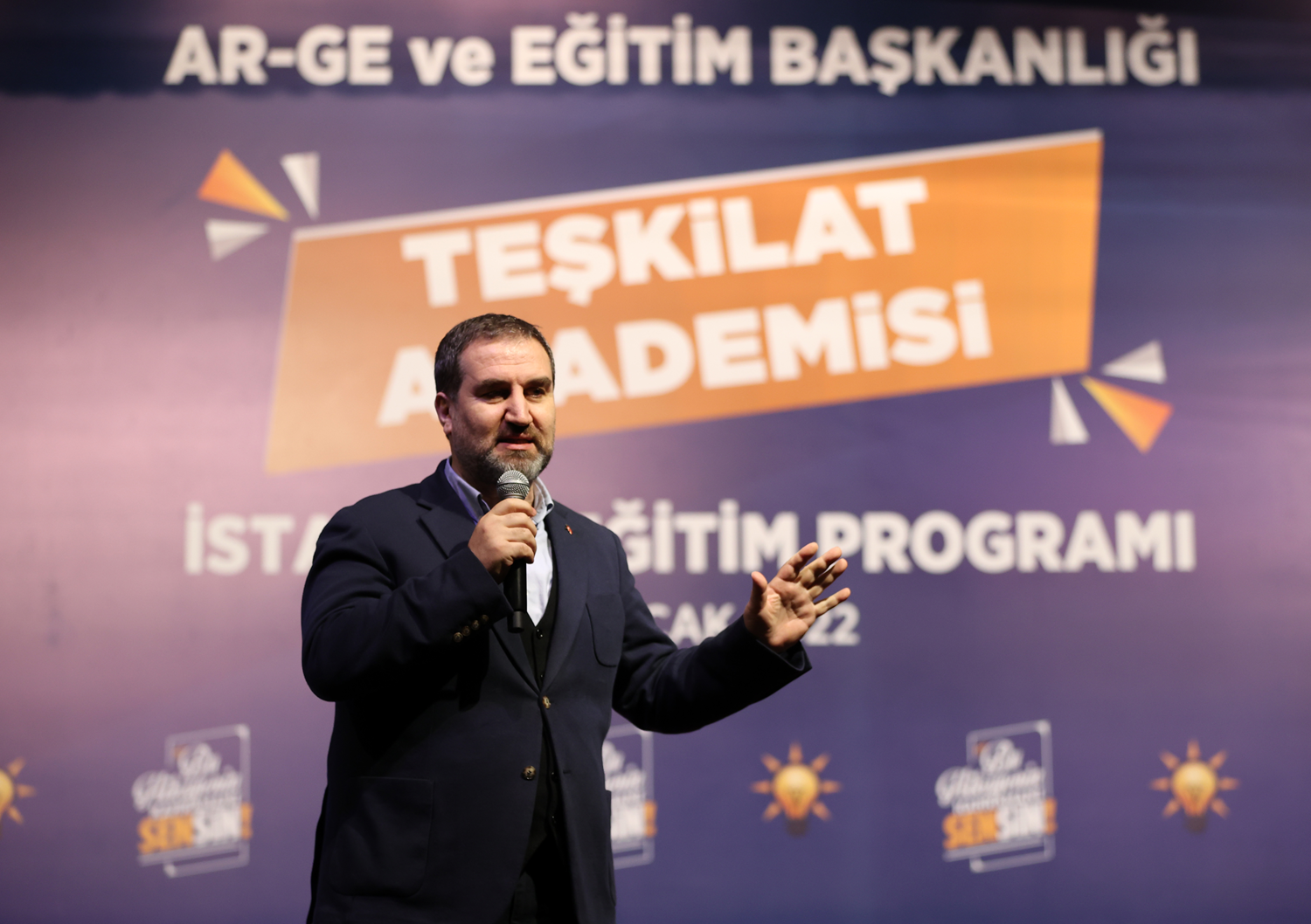 AK Parti Te�kilat Akademisi 'Bu Hikayenin Kahraman� Sensin' temas�yla ba�lad�