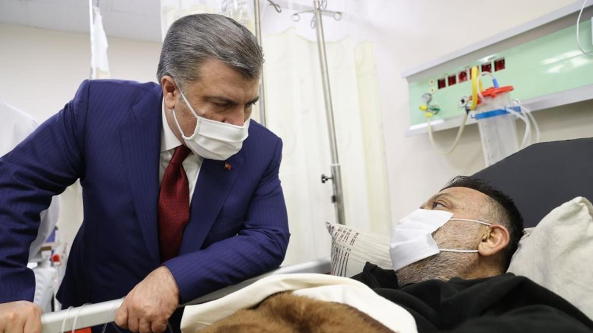 Bakan Koca stanbul'daki hastanelere ziyaretlerde bulundu
