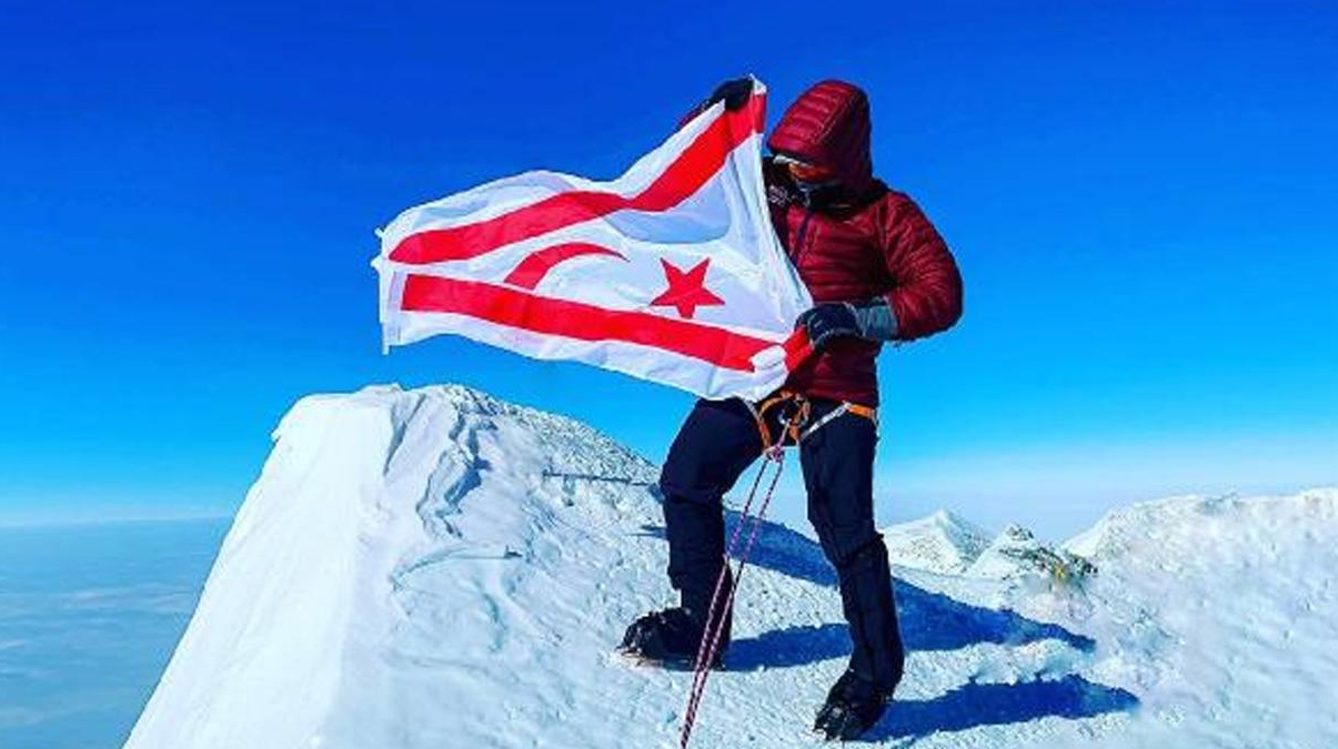 ABD'de vefat eden K�br�sl� T�rk da�c� Birkan Uzun'un ailesi o�ullar�n�n cenazesini bekliyor
