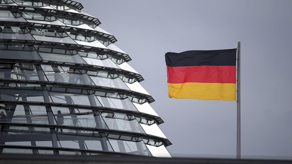 Almanya'da Kovid-19 salgn nedeniyle 2021'de istihdam neredeyse sabit kald