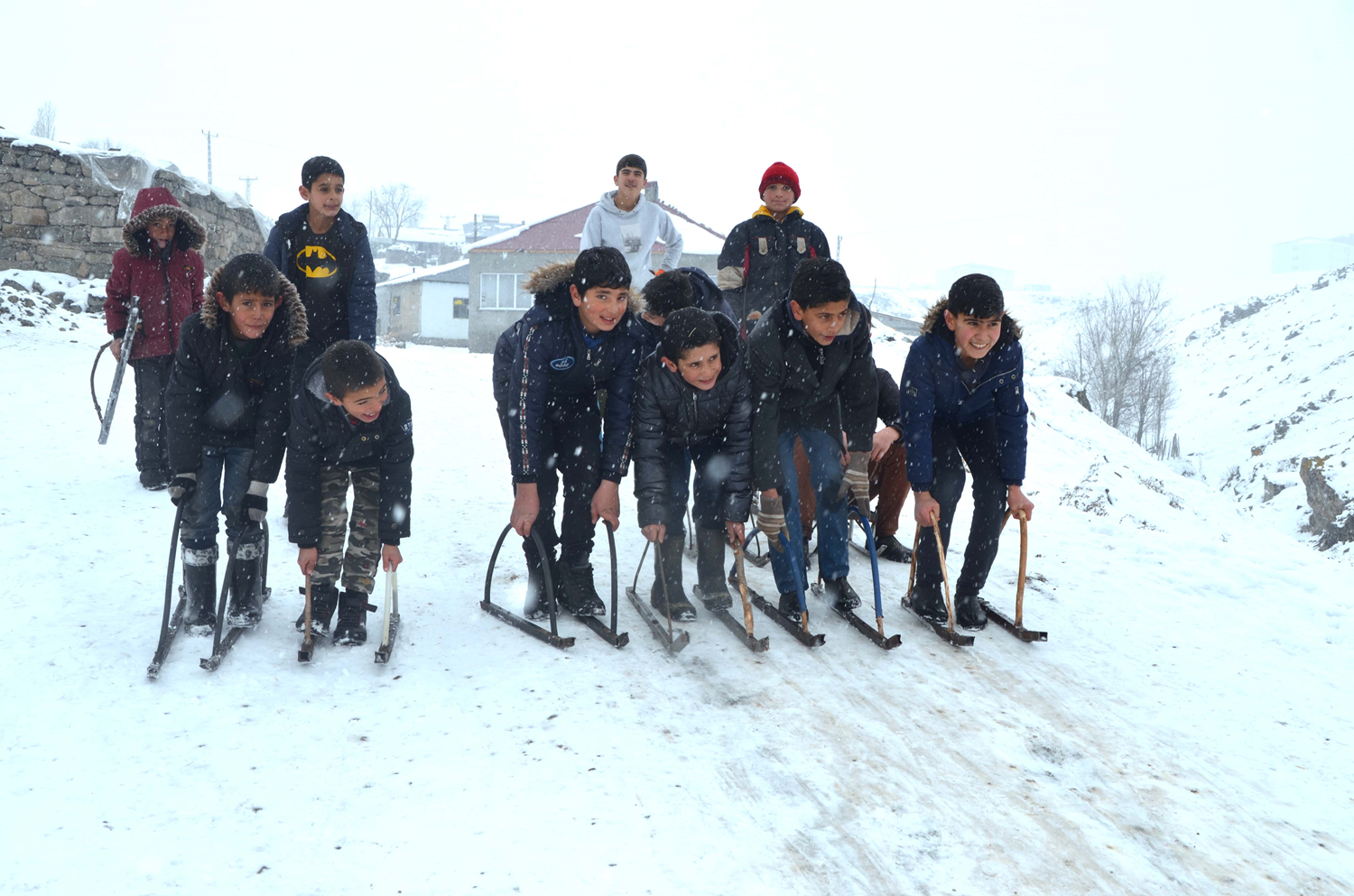 �ocuklar�n k�zakl� kar keyfi