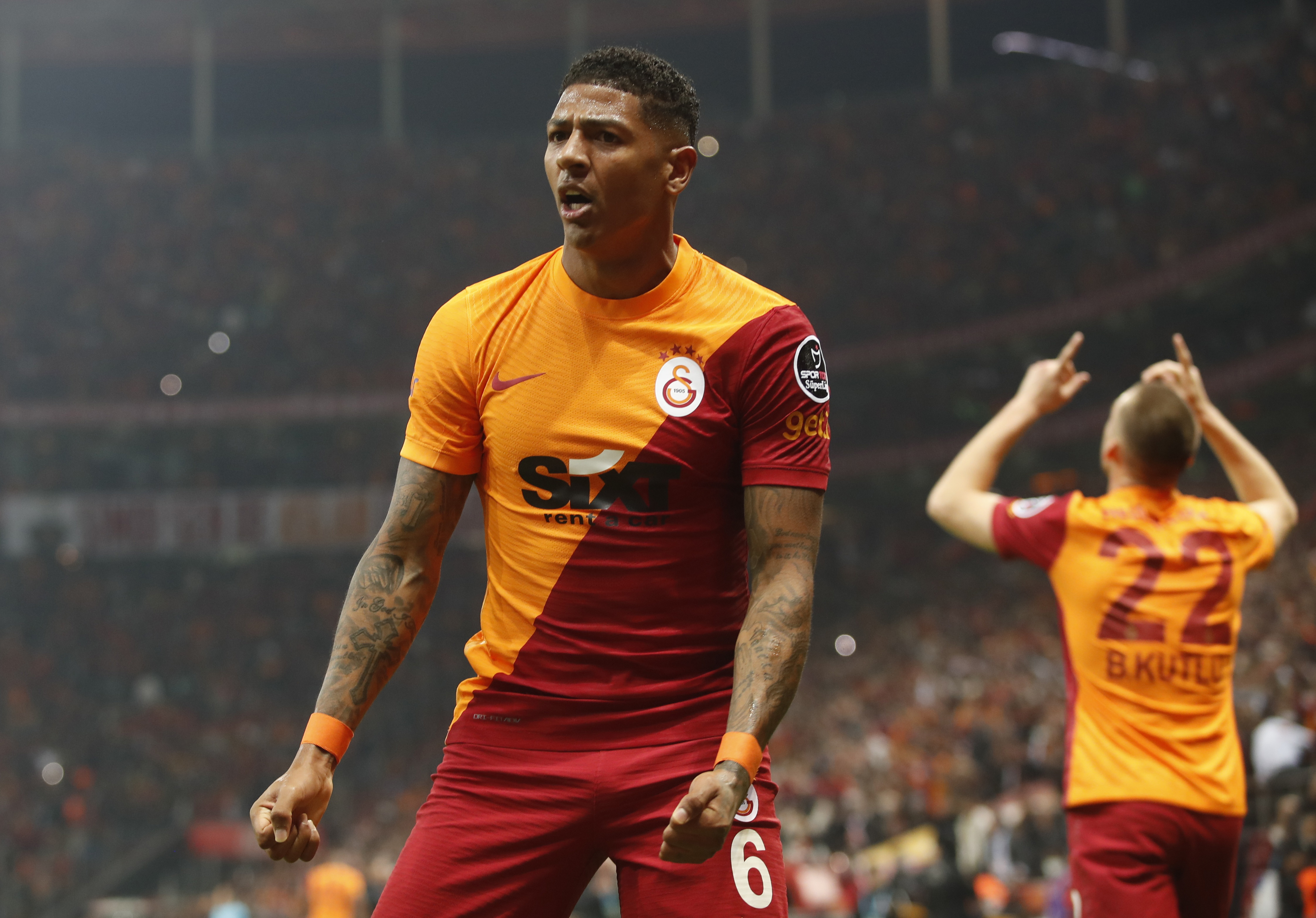 Galatasaray'da Patrick van Aanholt'un koronavir�s testi pozitif ��kt�