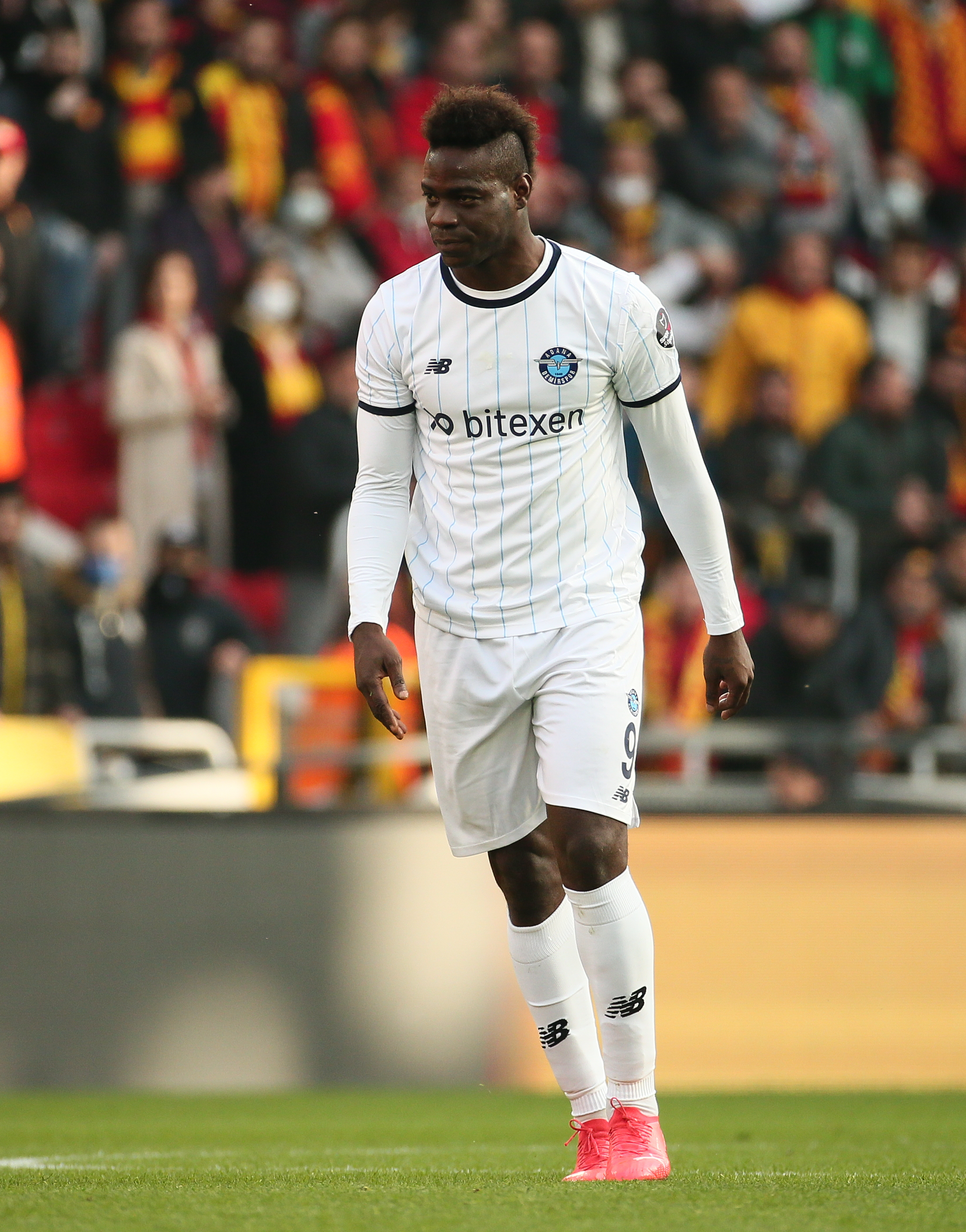 Adana Demirspor'da Mario Balotelli'nin koronavir�s testi pozitif ��kt�